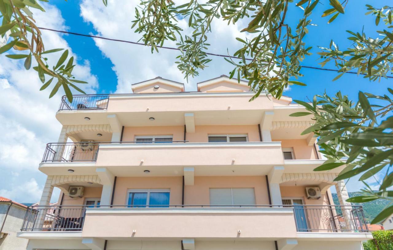 Villa Apartments Kordic Kaštela エクステリア 写真
