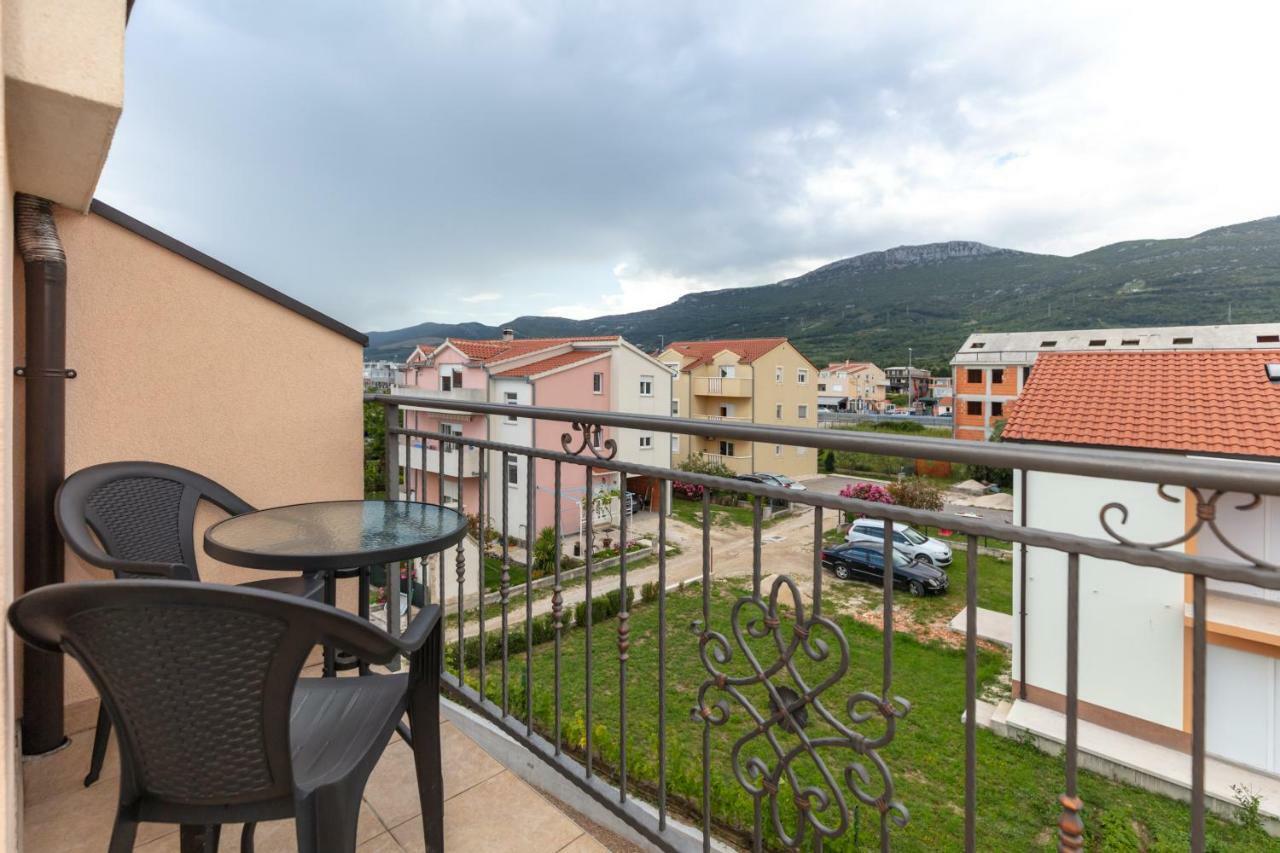 Villa Apartments Kordic Kaštela エクステリア 写真