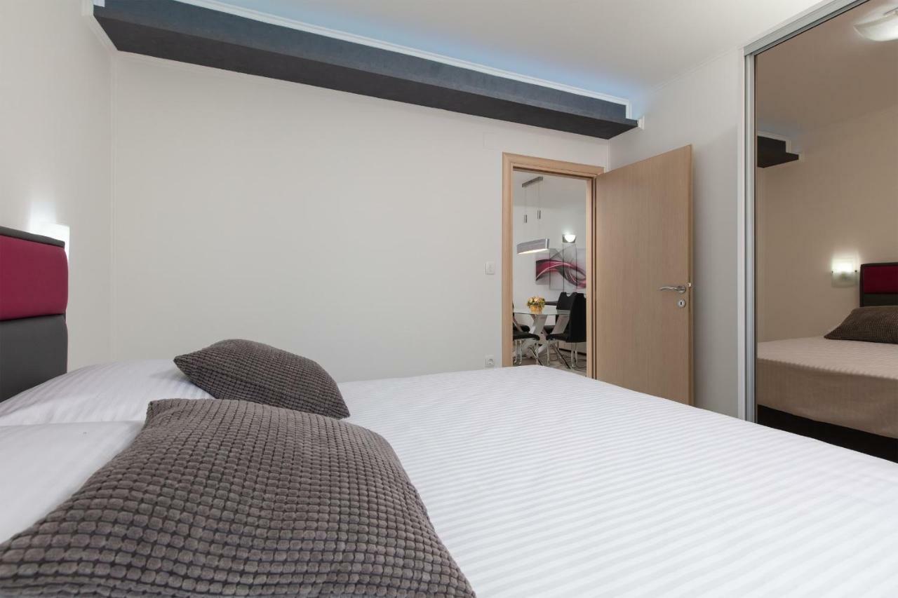 Villa Apartments Kordic Kaštela エクステリア 写真