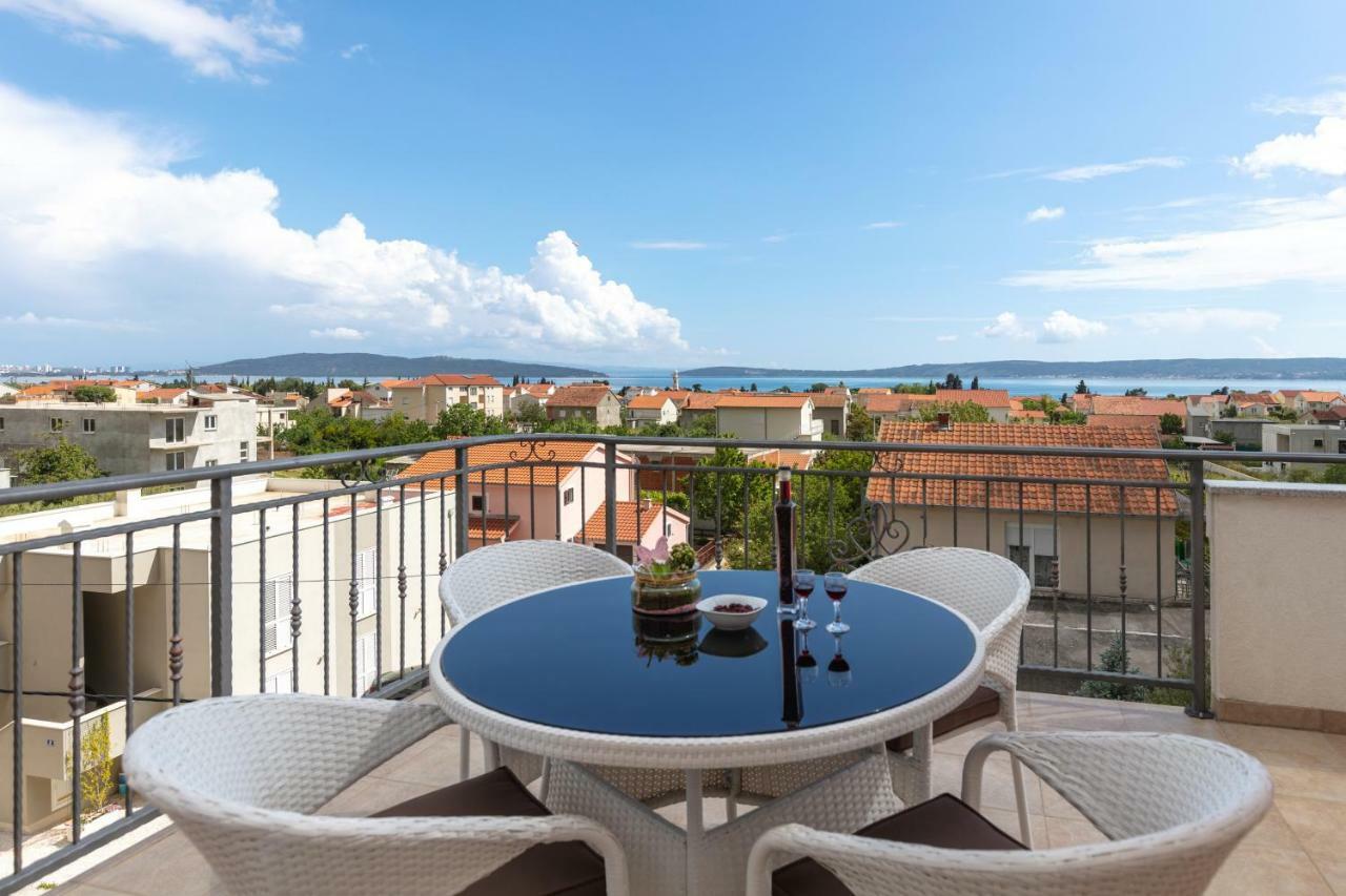 Villa Apartments Kordic Kaštela エクステリア 写真