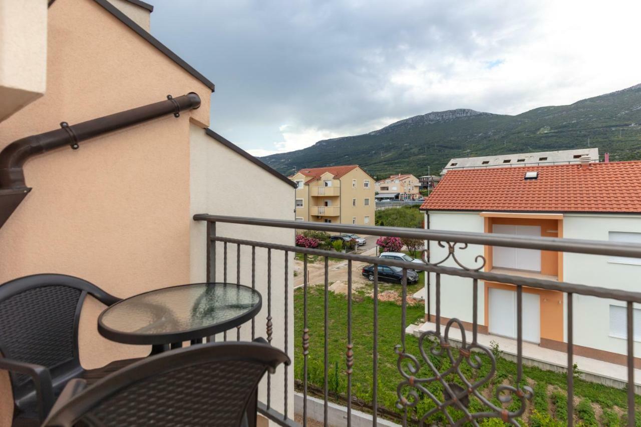 Villa Apartments Kordic Kaštela エクステリア 写真