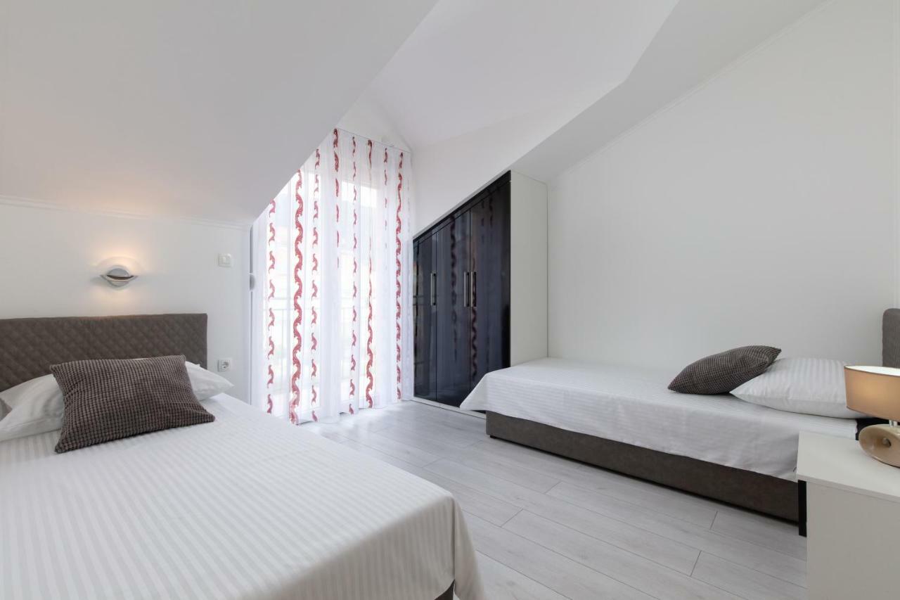 Villa Apartments Kordic Kaštela エクステリア 写真