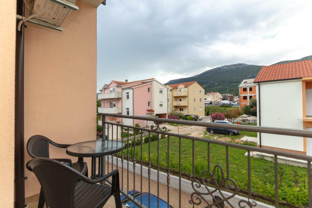 Villa Apartments Kordic Kaštela エクステリア 写真