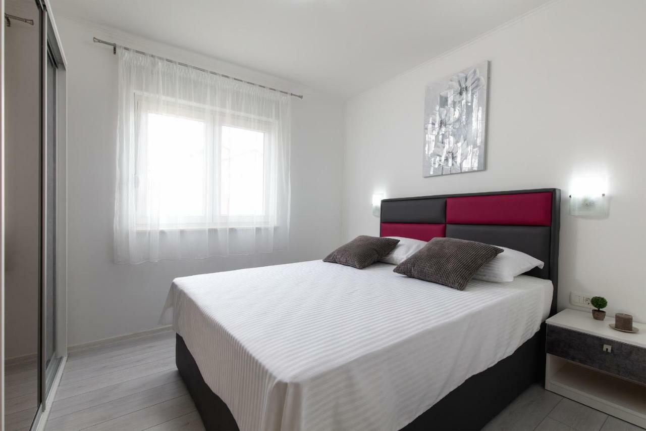Villa Apartments Kordic Kaštela エクステリア 写真