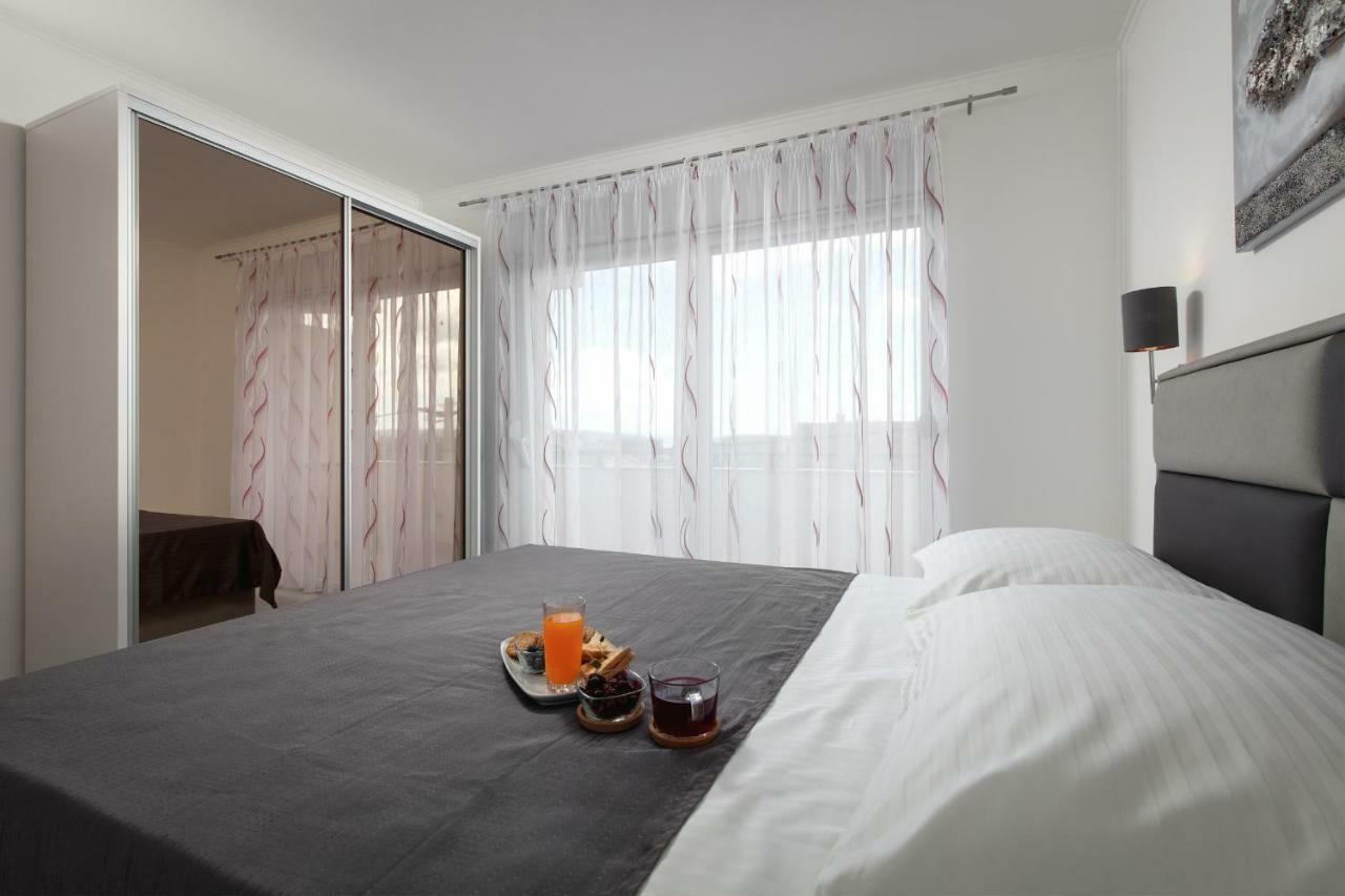 Villa Apartments Kordic Kaštela エクステリア 写真