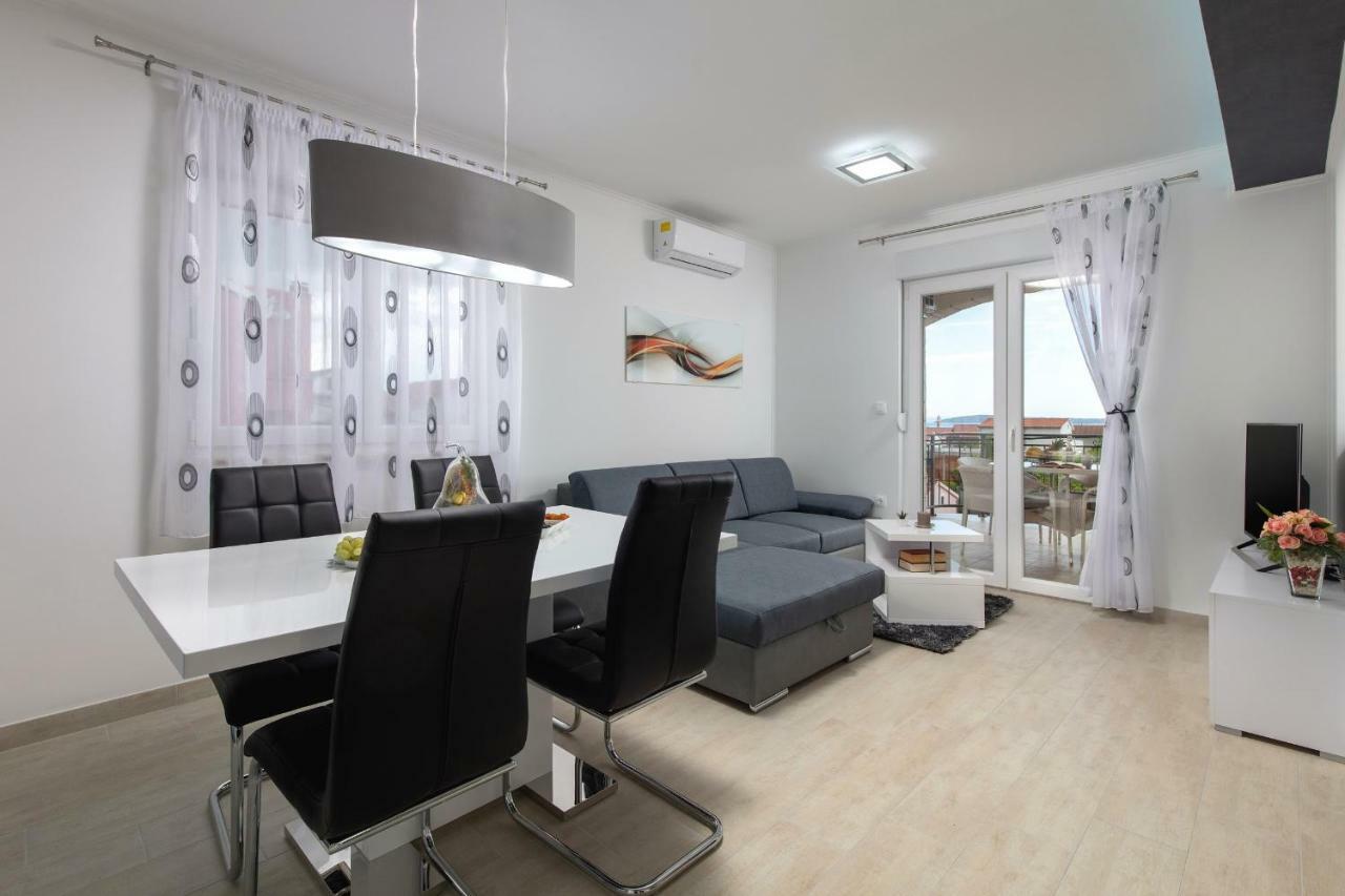 Villa Apartments Kordic Kaštela エクステリア 写真